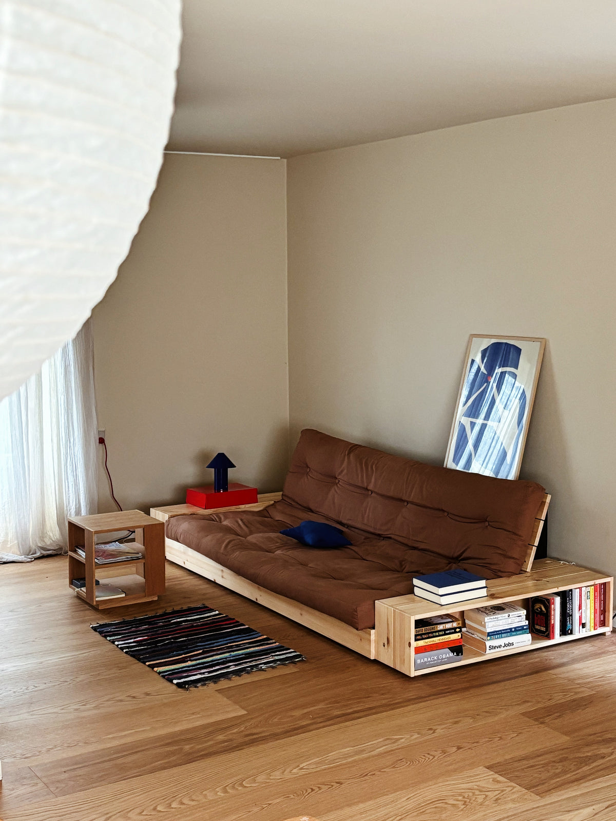 NOIR BASE LAQUÉ AVEC 2 COFFRES LATÉRAUX CLAIR AVEC MATELAS MIXTE 5 COUCHES RUBIS ROUGE