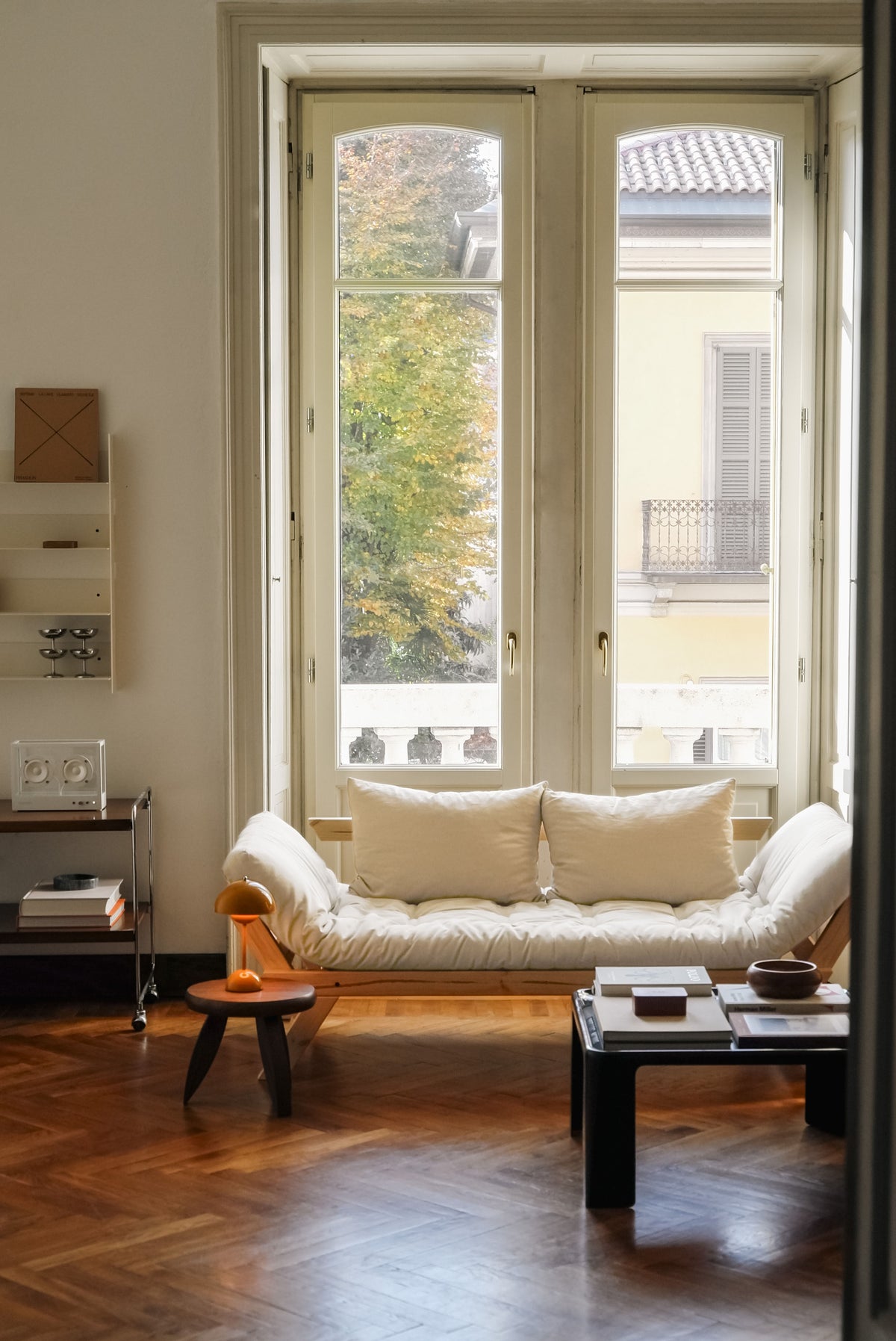 BEBOP CLEAR LACQUERED W. 4-LAYER MIXED MATTRESS BROWN