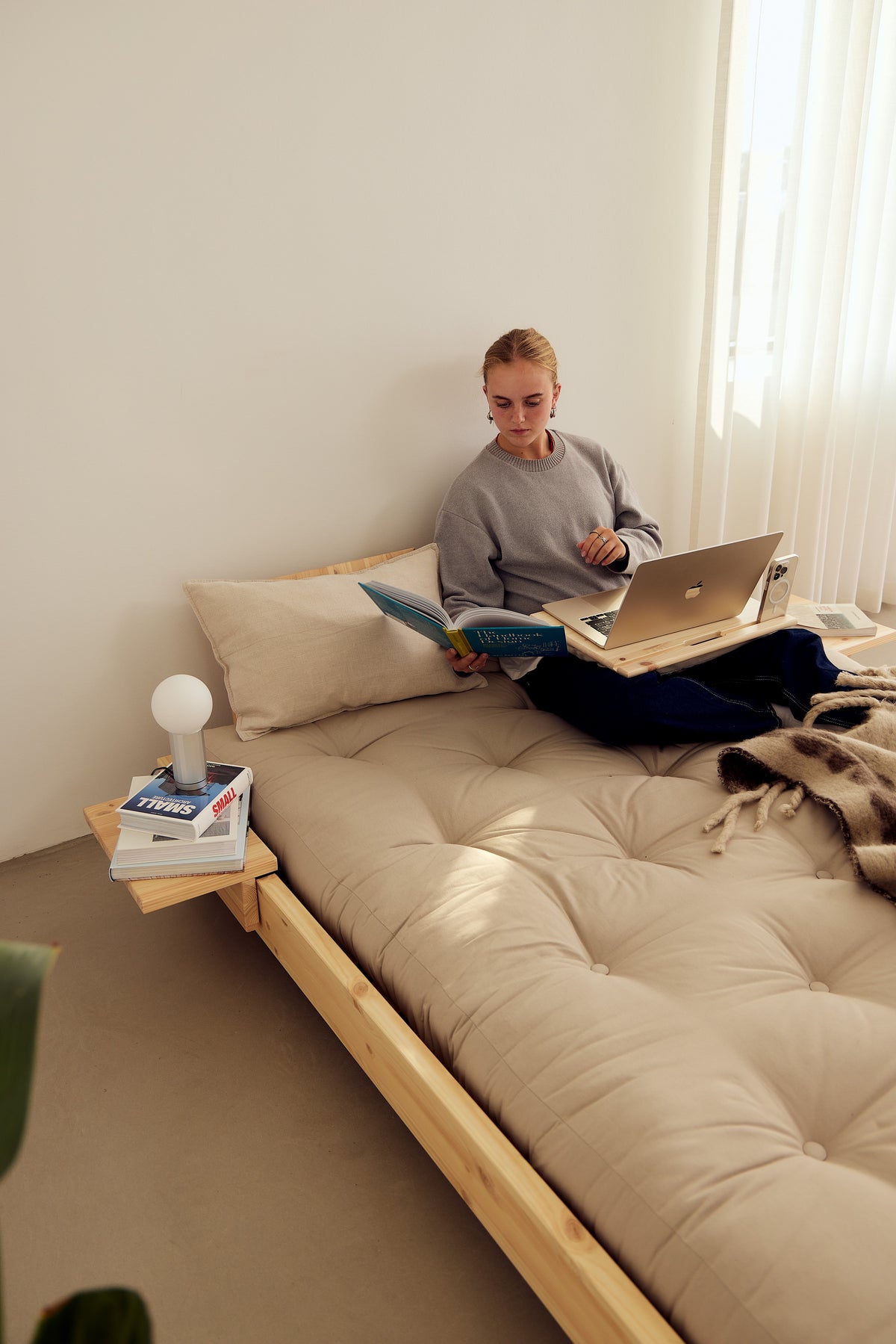 TABLE BFF POUR LAPTOP LAQUÉE TRANSPARENTE
