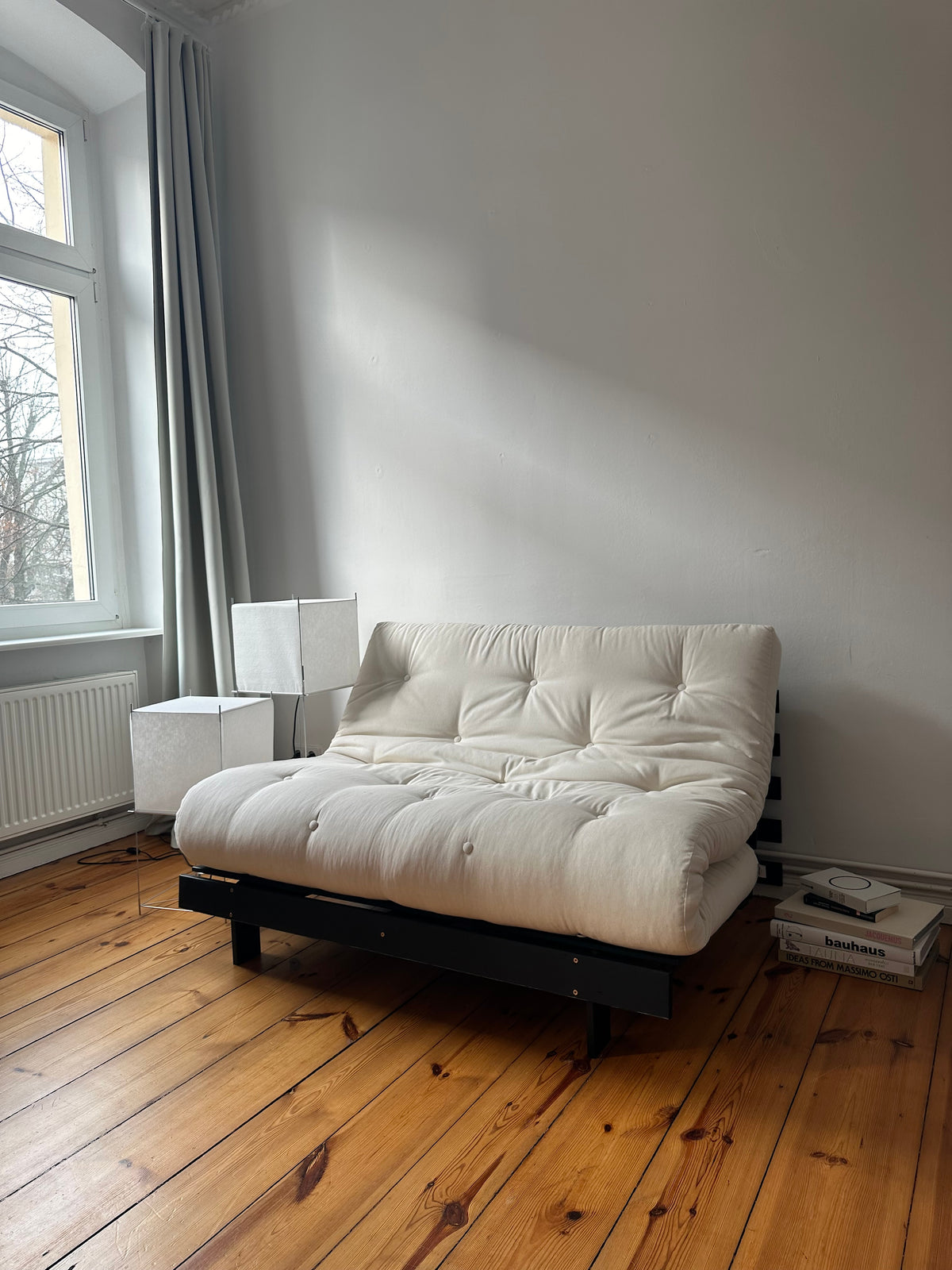 ROOTS BLACK NIGHT LACQUERED 140 X 200 W. ROOTS MATTRESS MOCCA