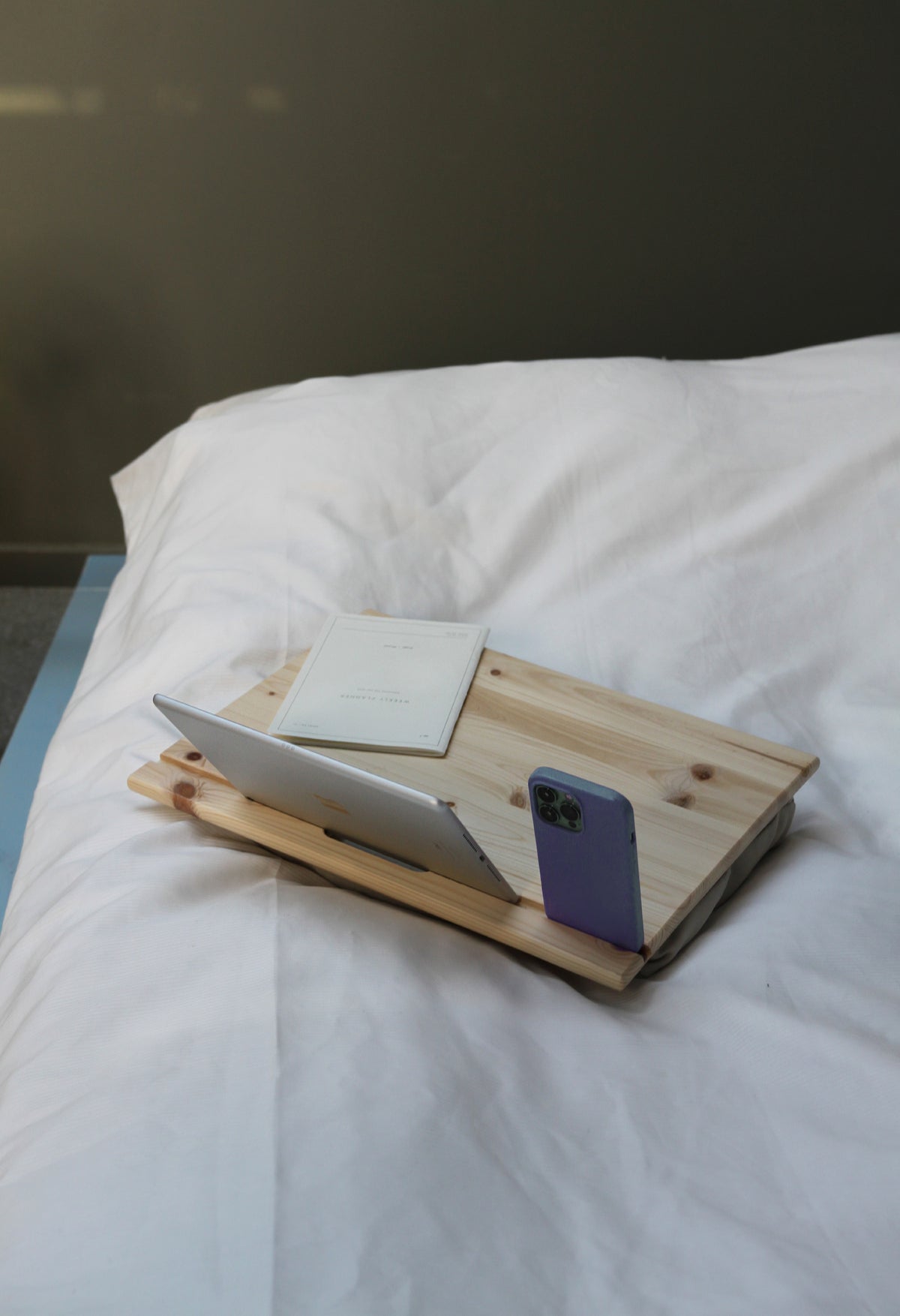TABLE BFF POUR LAPTOP LAQUÉE TRANSPARENTE
