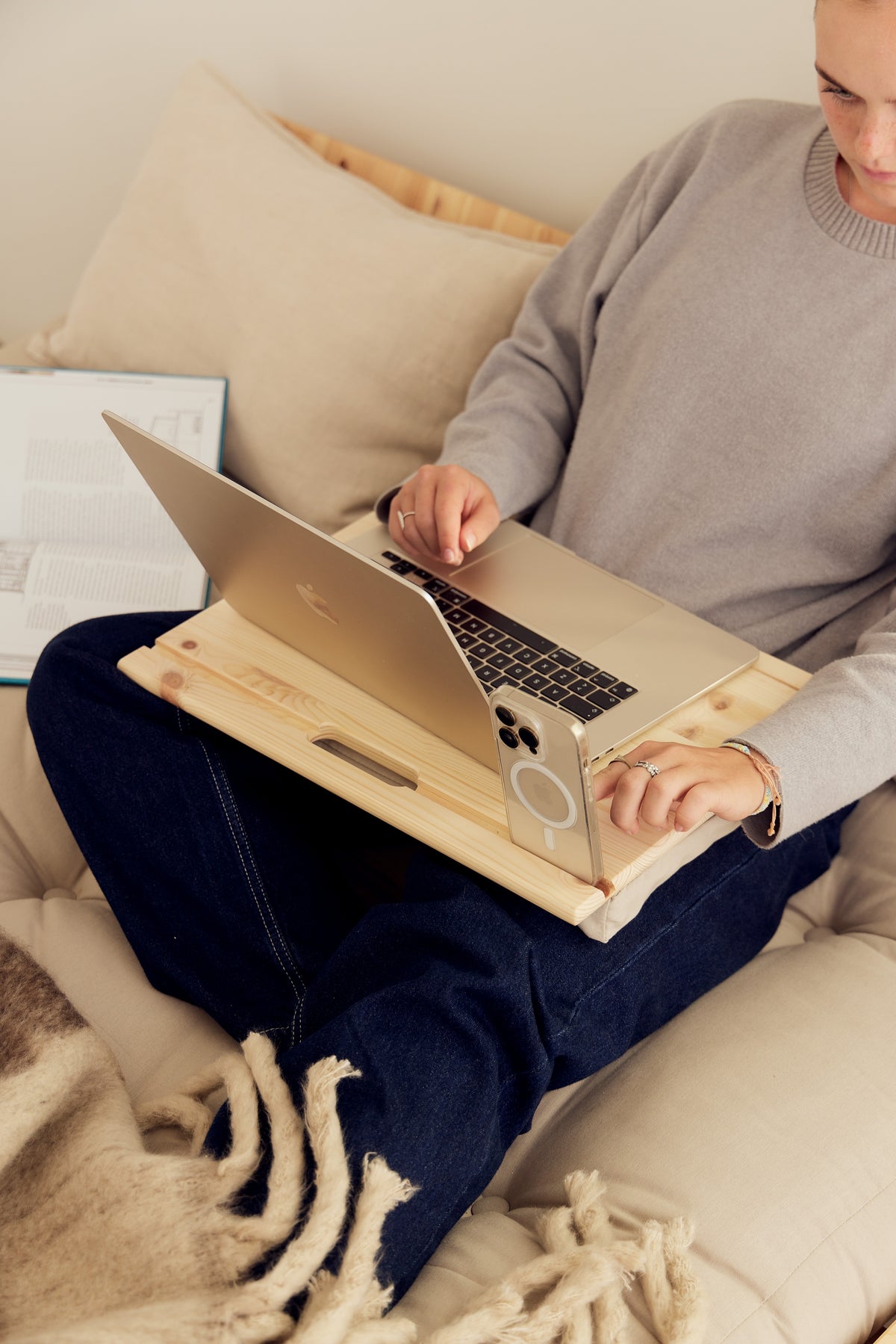 TABLE BFF POUR LAPTOP LAQUÉE TRANSPARENTE