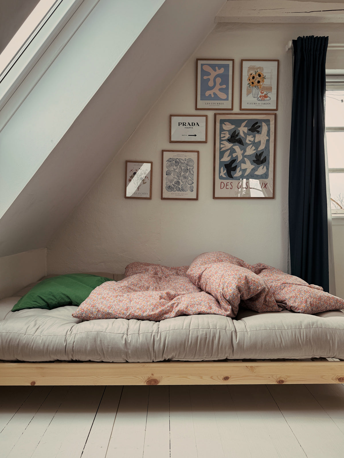 VITRINE LAQUÉE FRAÎCHE AVEC MATELAS FRAIS BORDEAUX