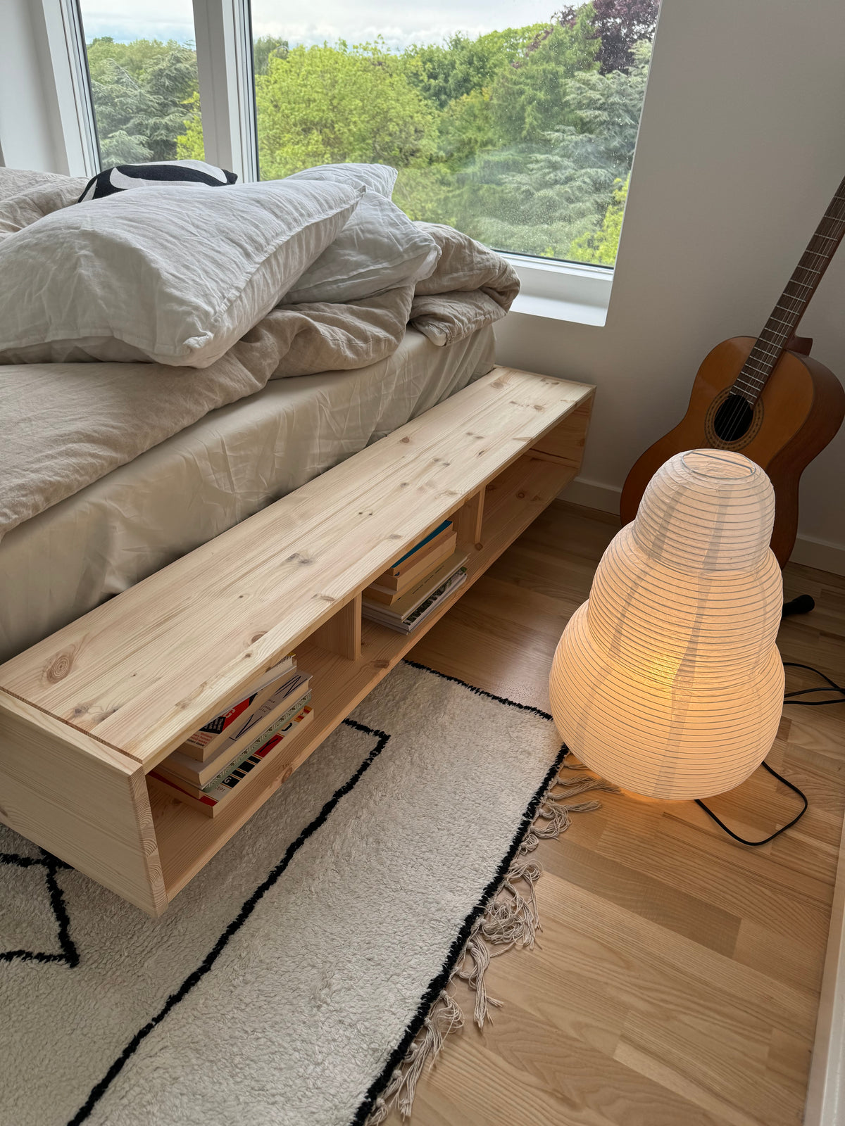 MERGE BED RAW QUEEN SIZE