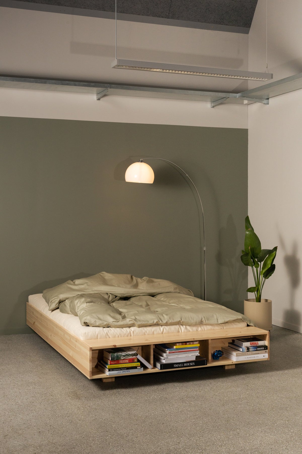 MERGE BED RAW QUEEN SIZE