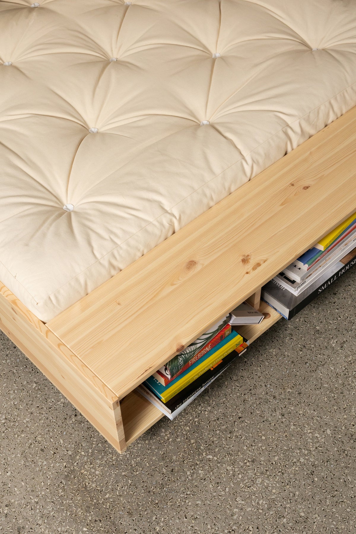 MERGE BED RAW QUEEN SIZE