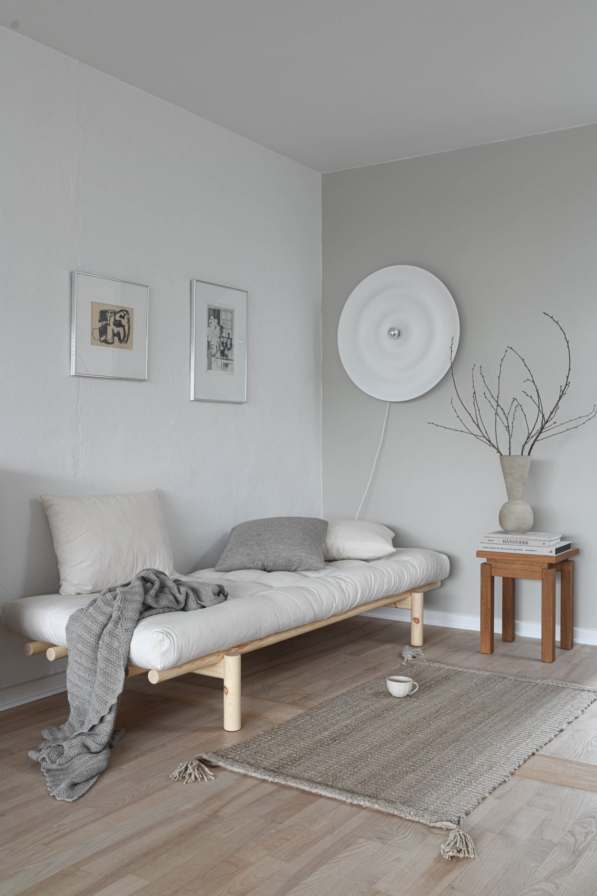 PACE DAYBED CLEAR LACQUERED W. 4-LAYER MIXED MATTRESS CLAY BROWN
