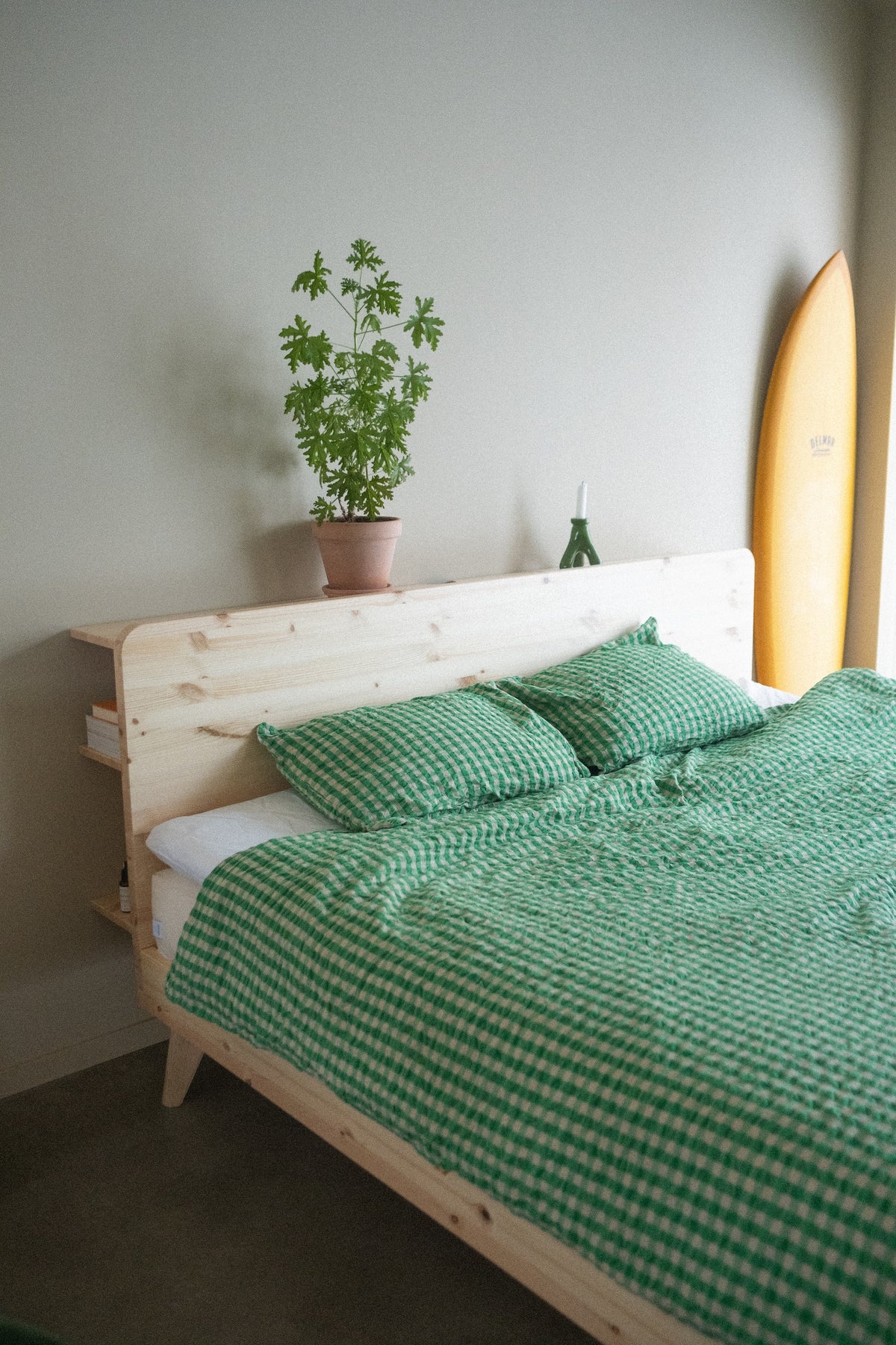 RETREAT BED CAROB BROWN 140 X 200