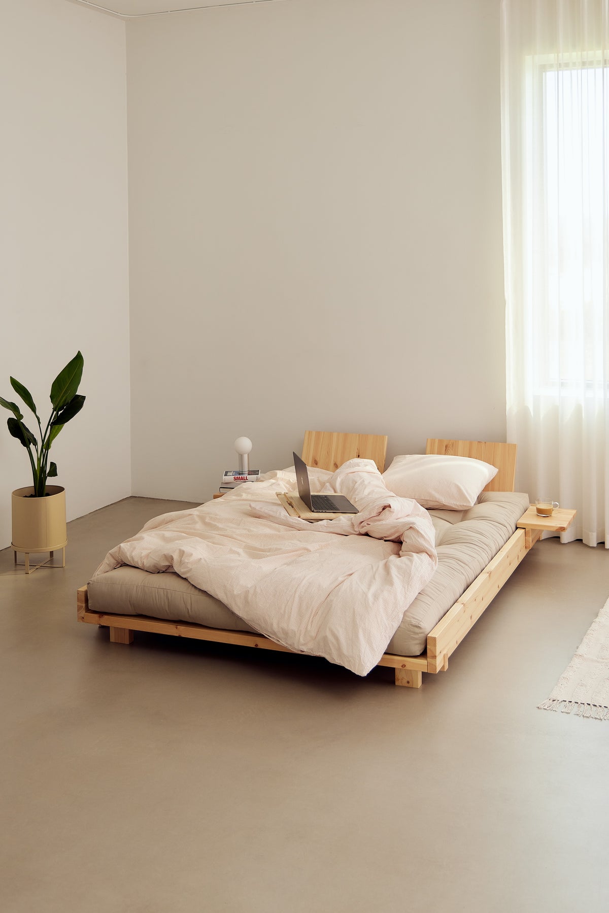 SOCIAL BED CLEAR LACQUERED 140 X 200